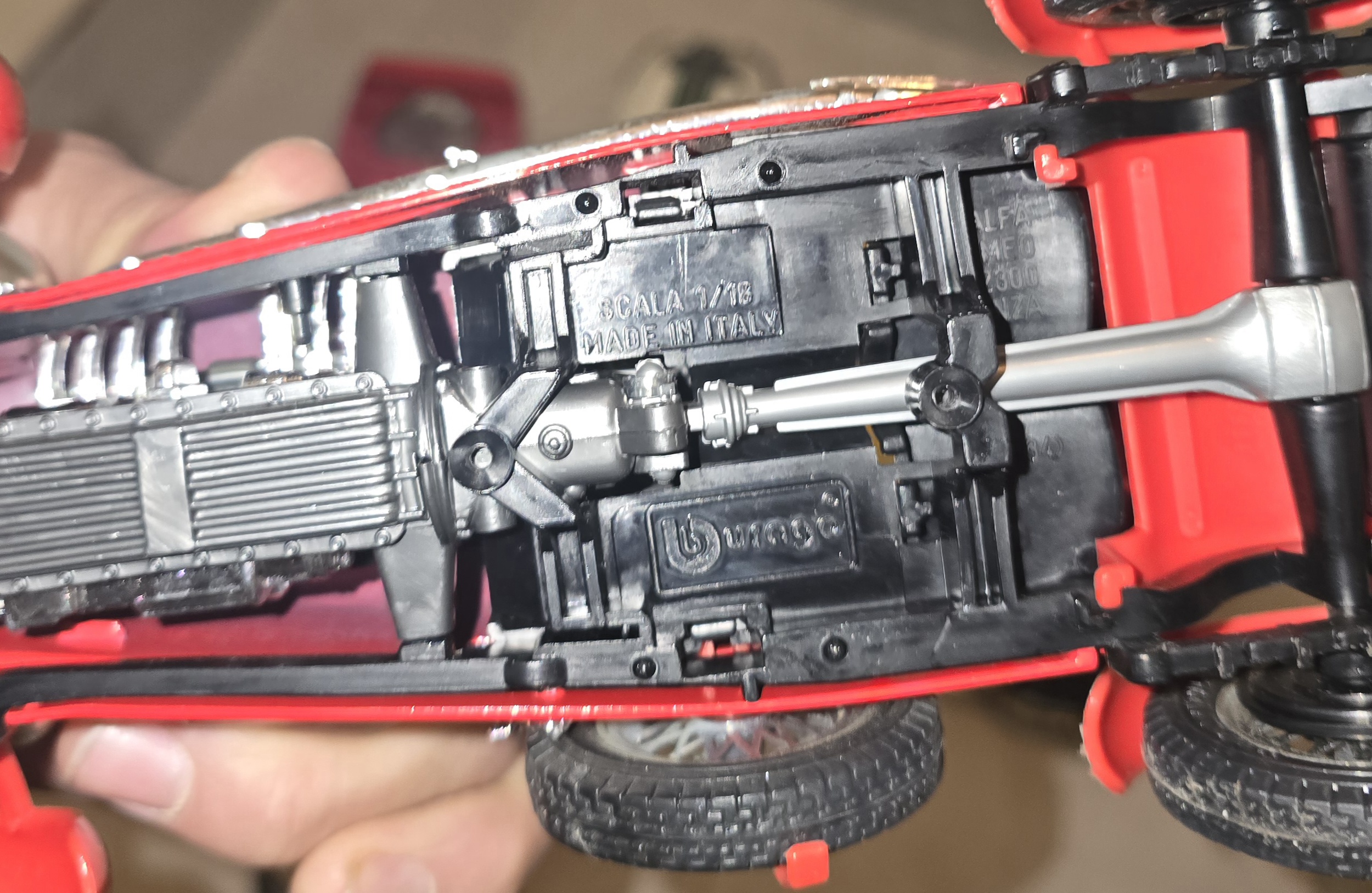 Dettaglio del fondo di un modellino BBurago made in Italy in scala 1:18