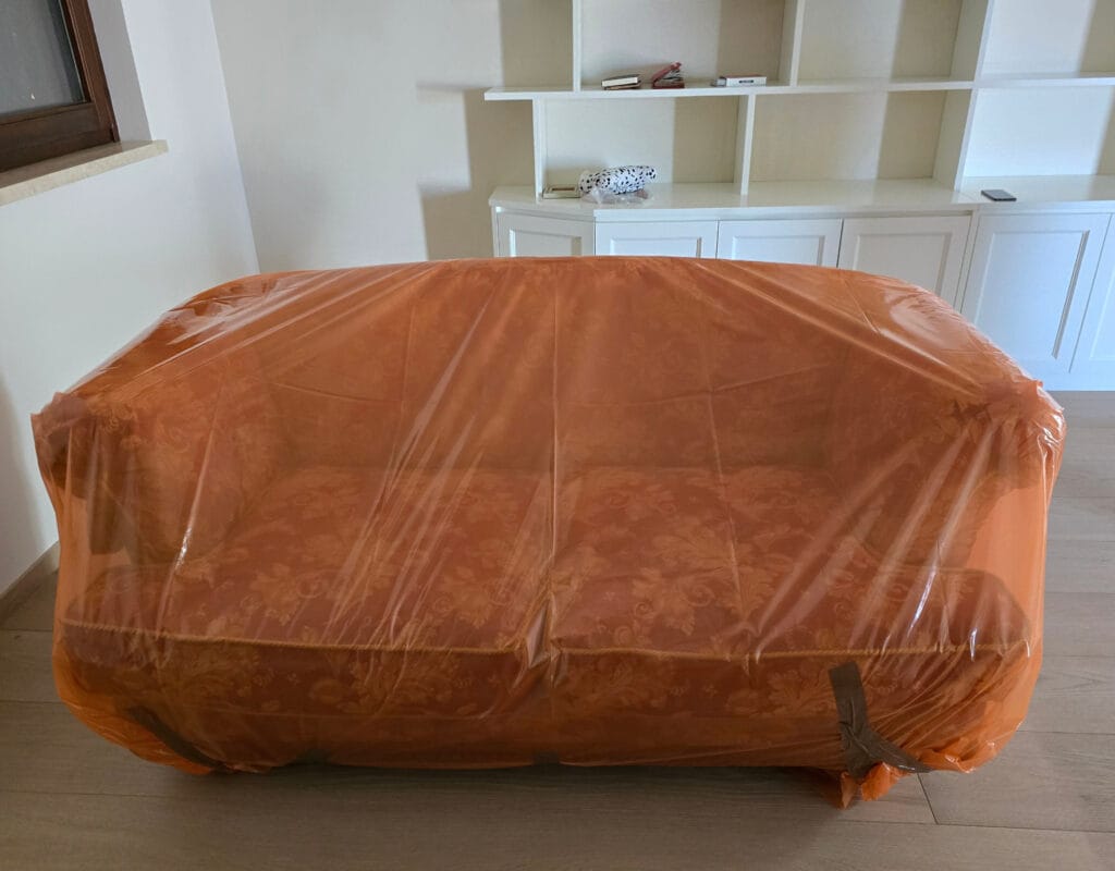 Divano imballato e pronto per il trasloco a Verona Borgo Trento