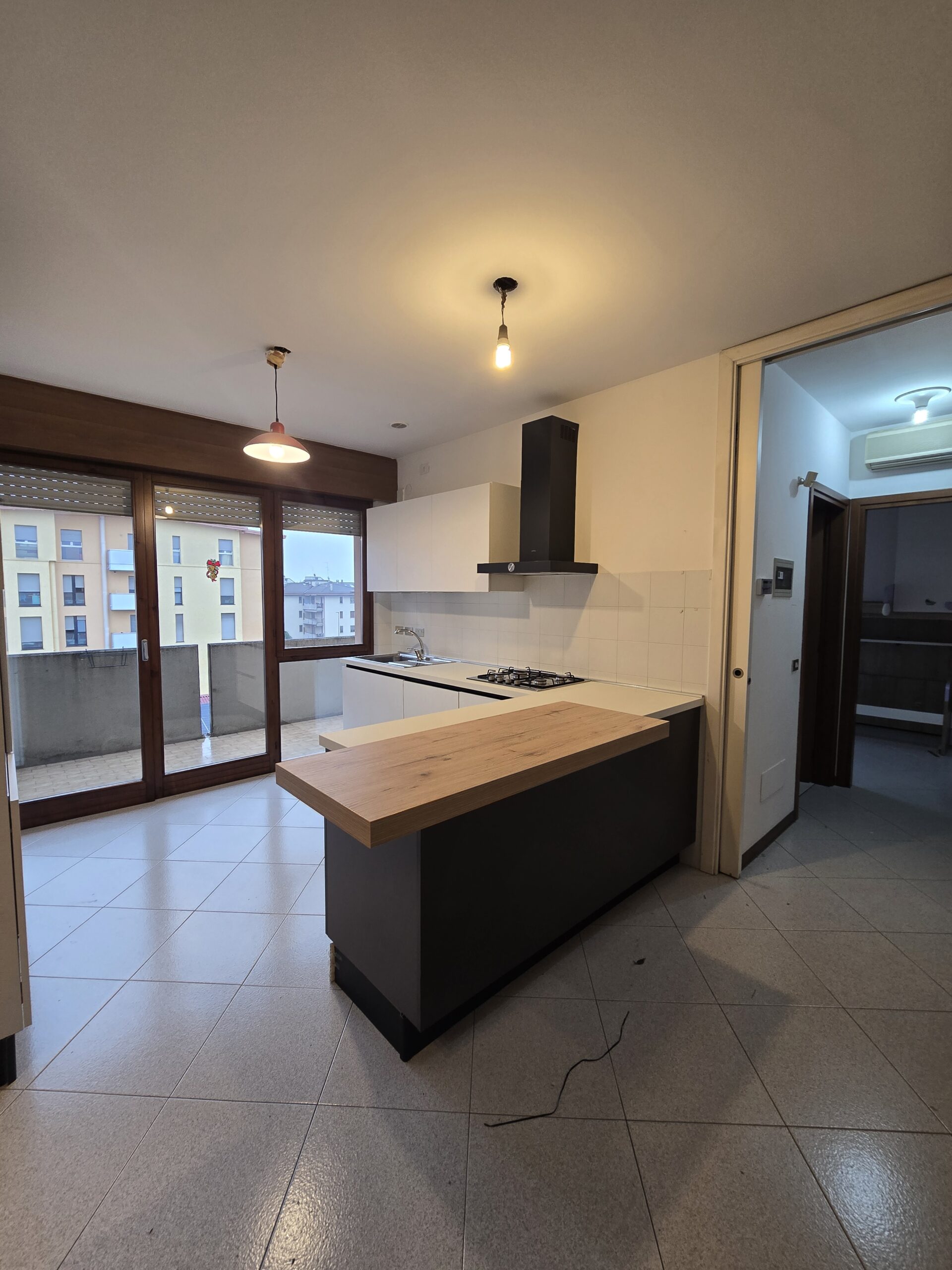 Cucina componibile da recuperare in appartamento via Sesini Verona