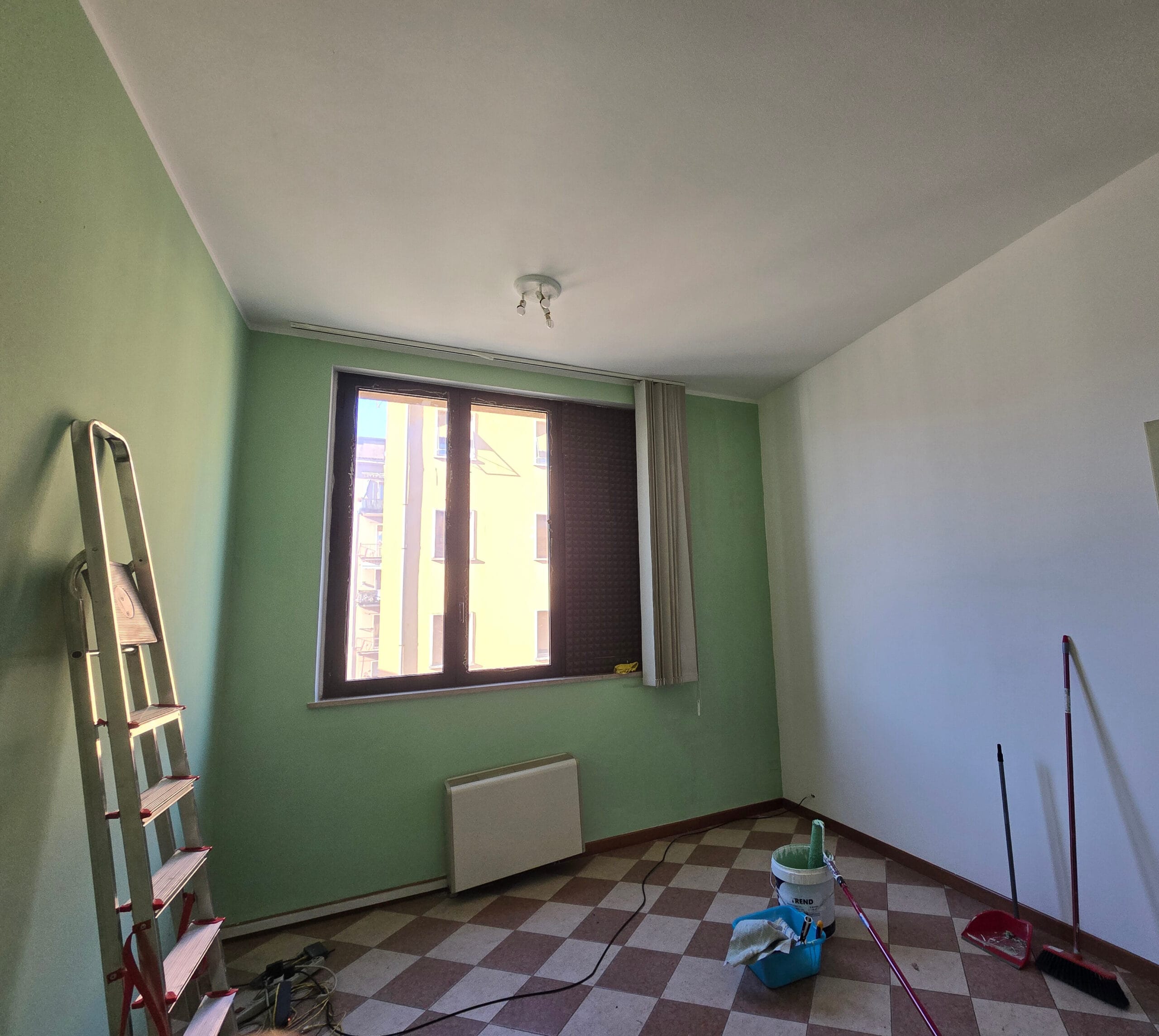 Ufficio pitturato di verde a Verona: risultato finale dell’intervento in via Scuderlando