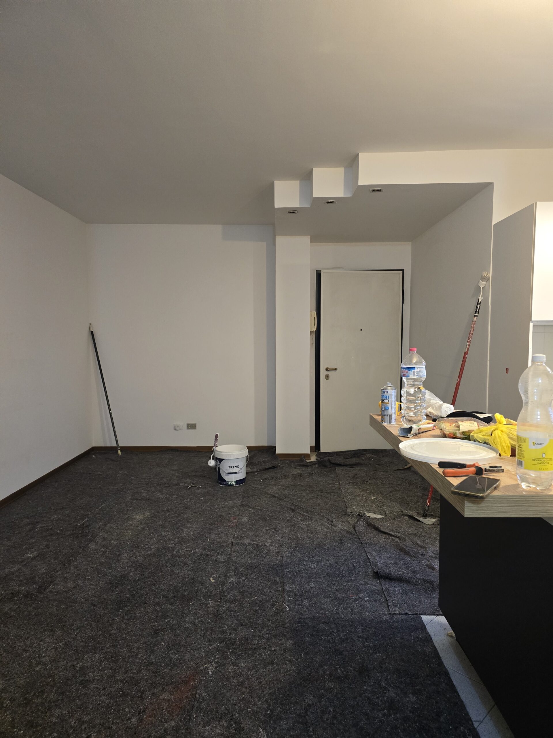 Protezione pavimenti durante pitture appartamento via Sesini Verona