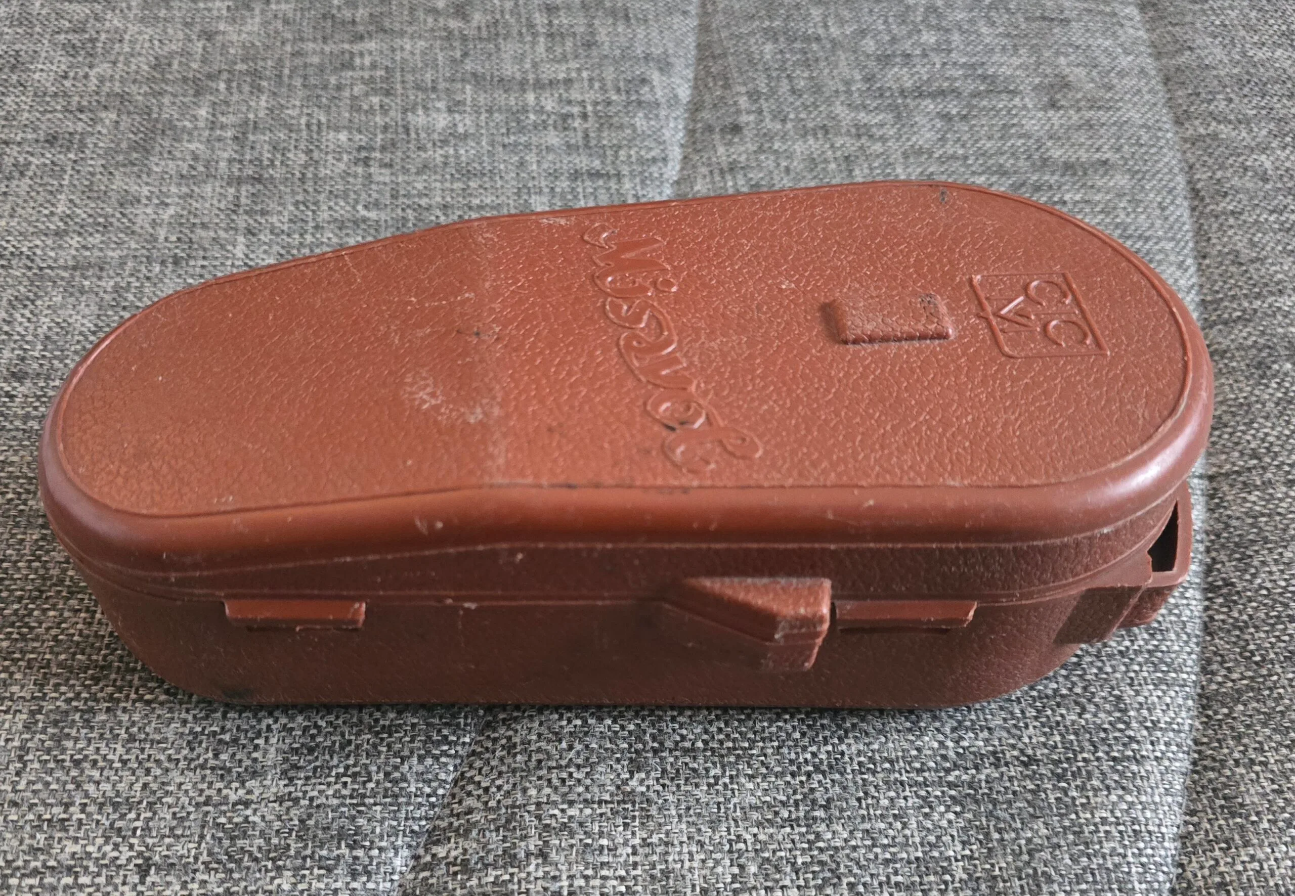 Dettaglio della custodia Misavol dello strumento vintage