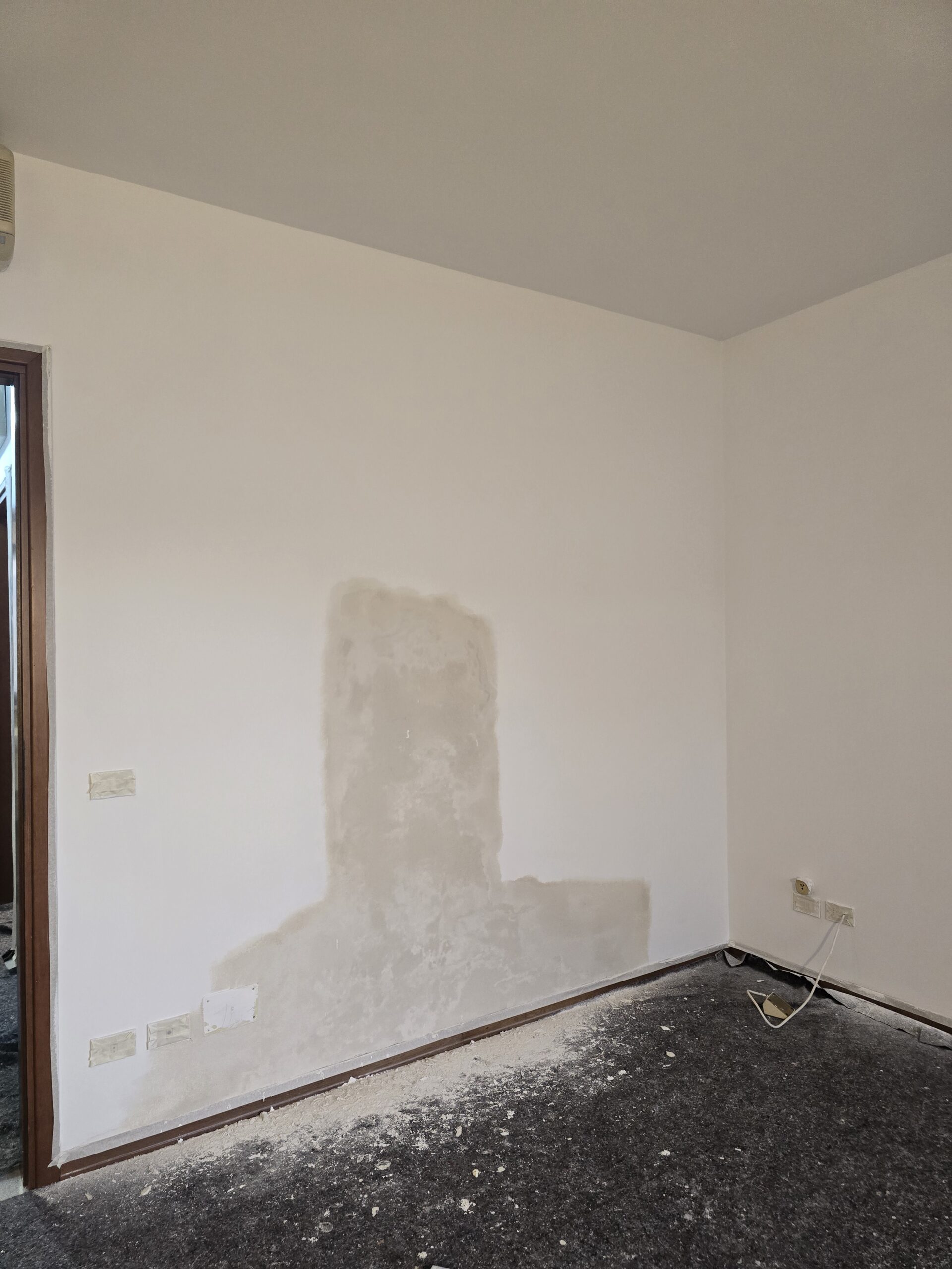 Stuccatura e ripristino parete danneggiata in via Sesini Verona