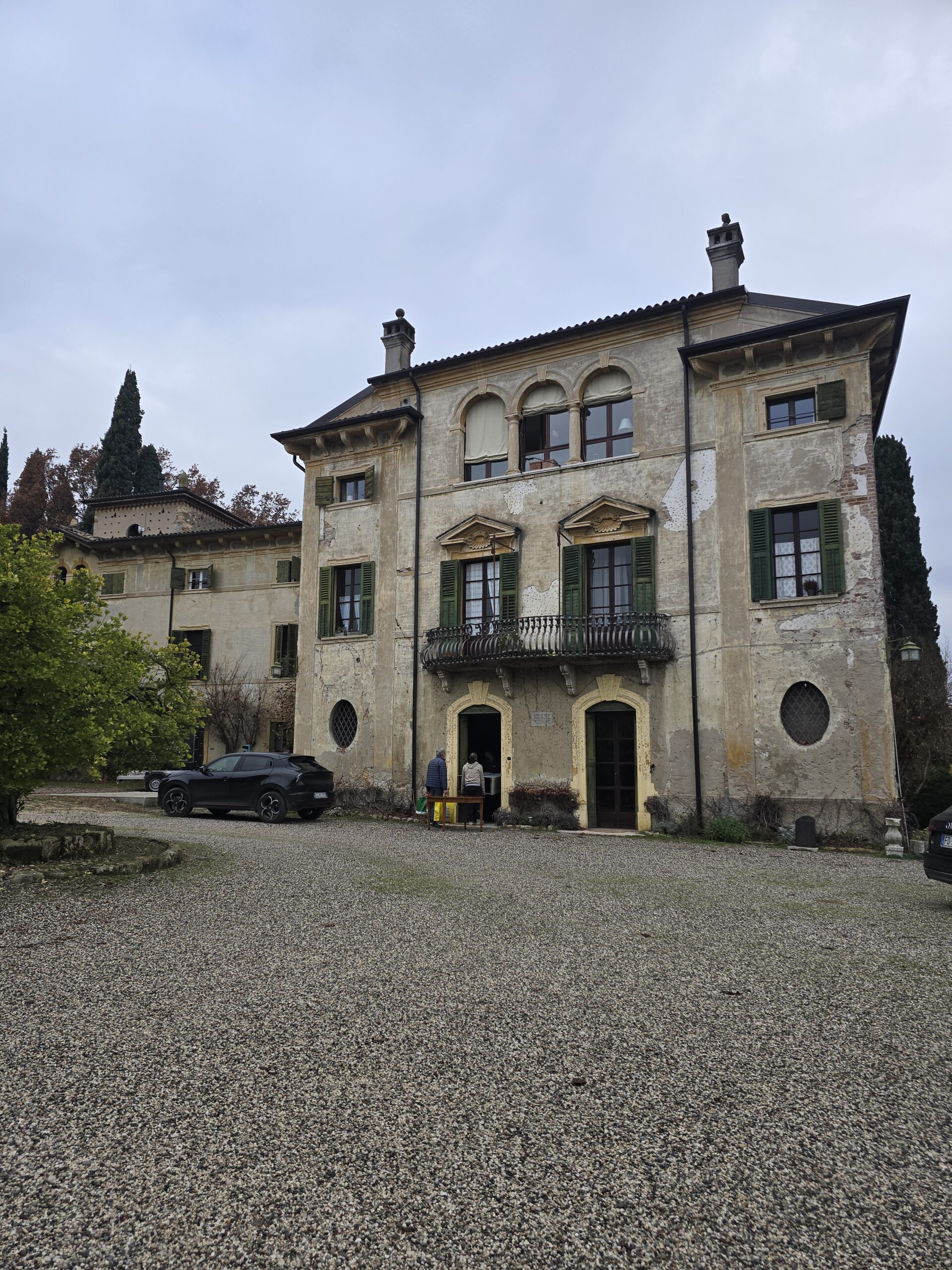 Facciata principale di Villa Betteloni a Corrubbio di Negarine